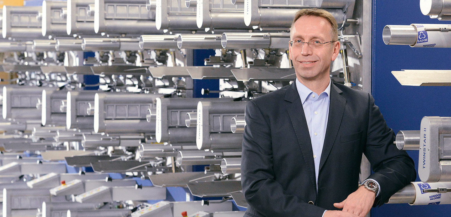 SAHM Managing Director Jochen Zaun in front of a SAHM machine